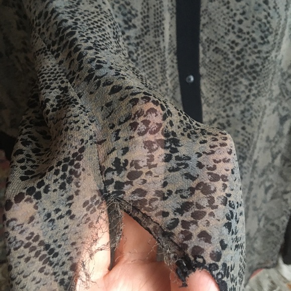 Aritzia WILFRED silk SMALL tunic snakeskin print! - Picture 5 of 7